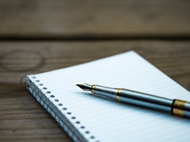 Image of a fountain pen on a notebook